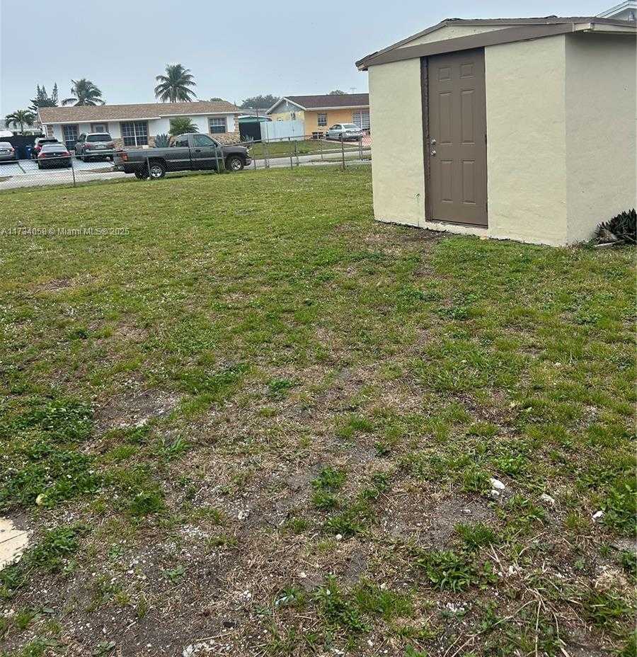 Small Image of 3270 NORTH WEST 196TH LN, Miami Gardens Number 5