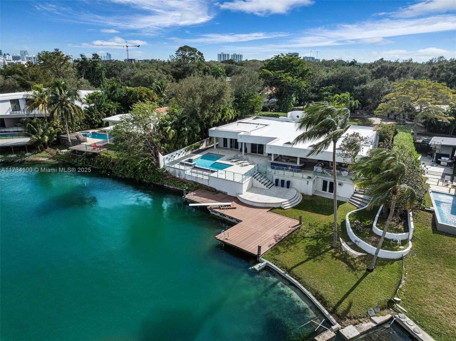 Small Image of 2091 NORTH EAST 191ST DR, North Miami Beach Number 2