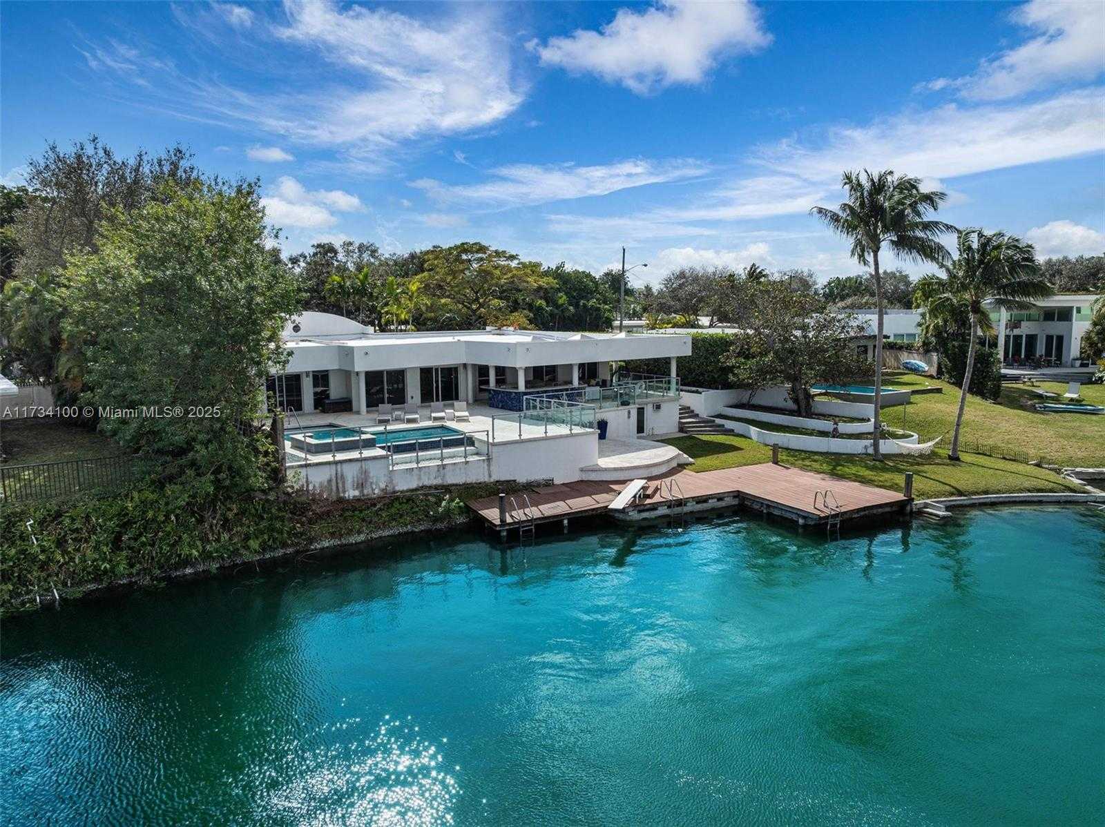 Small Image of 2091 NORTH EAST 191ST DR, North Miami Beach Number 3