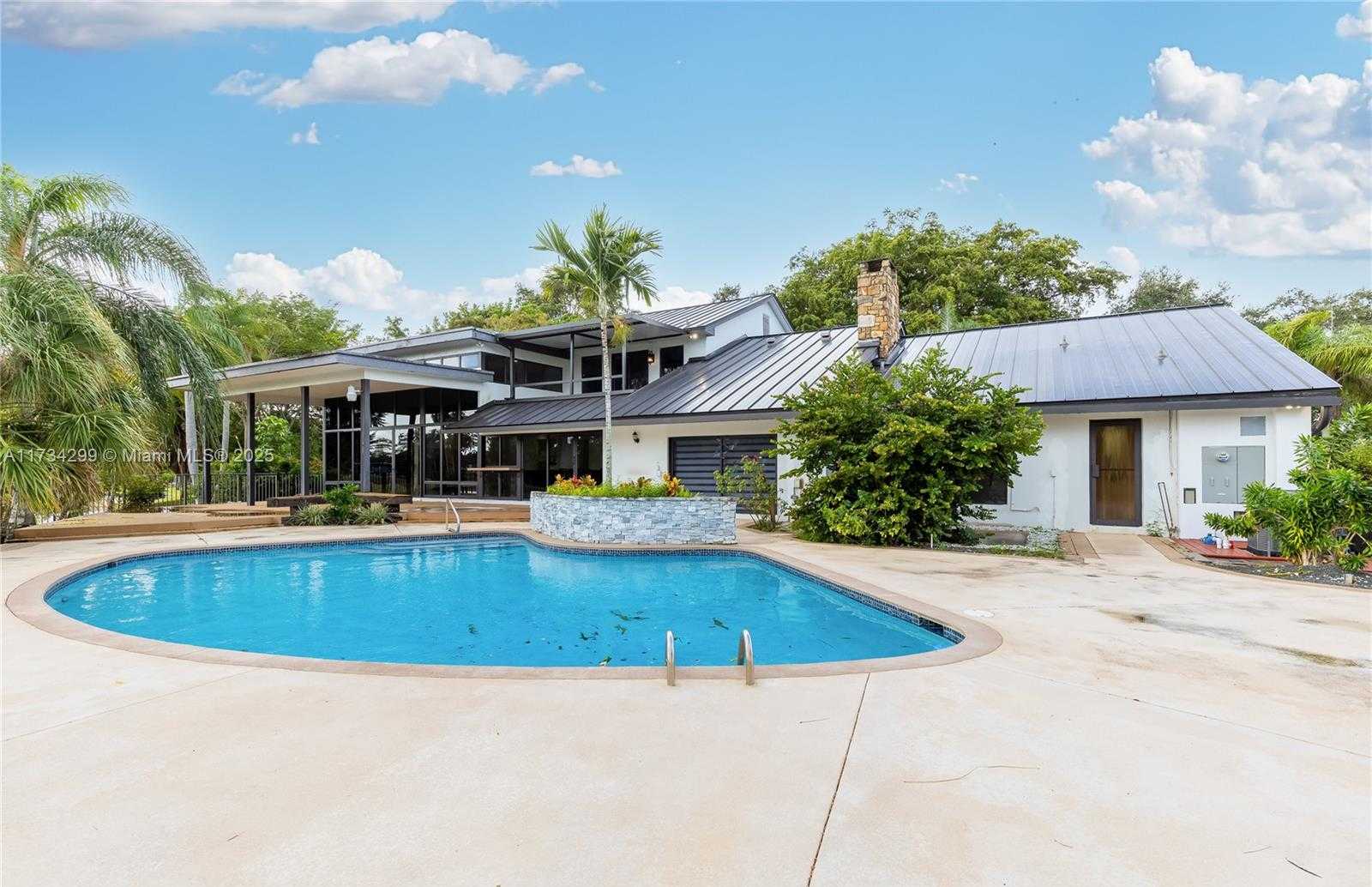 Small Image of 5306 WHITE OAK LN, Tamarac Number 2