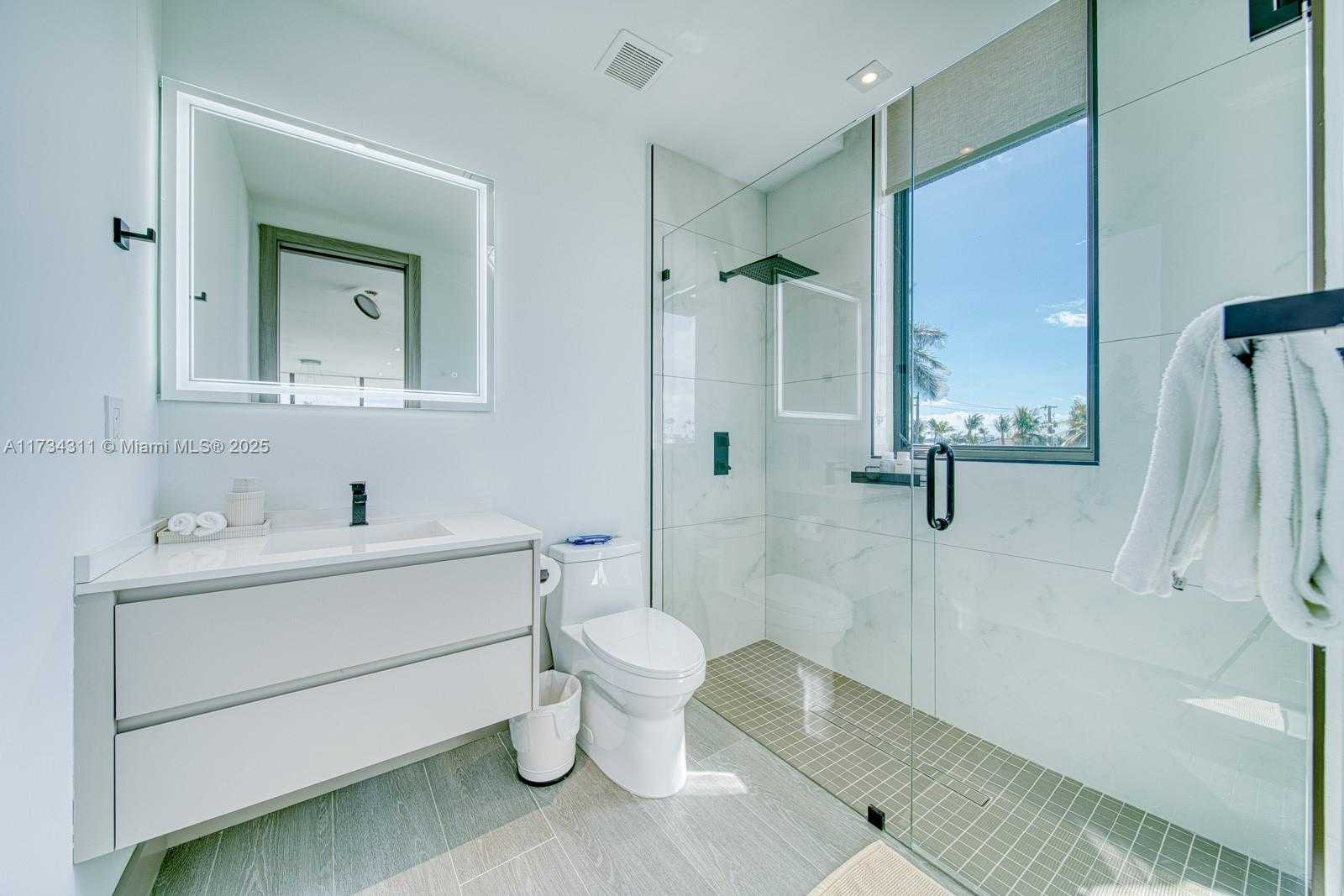 Small Image of 7520 WEST TREASURE DR, North Bay Village Number 12