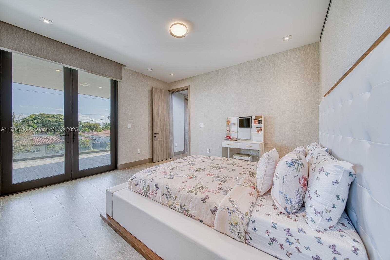Small Image of 7520 WEST TREASURE DR, North Bay Village Number 16
