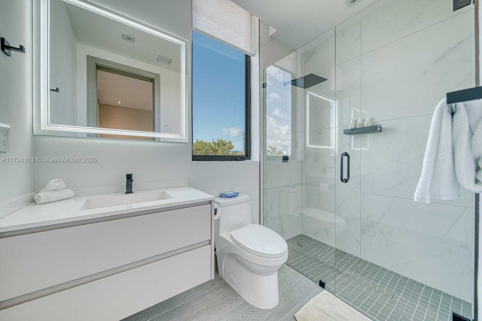 Small Image of 7520 WEST TREASURE DR, North Bay Village Number 17