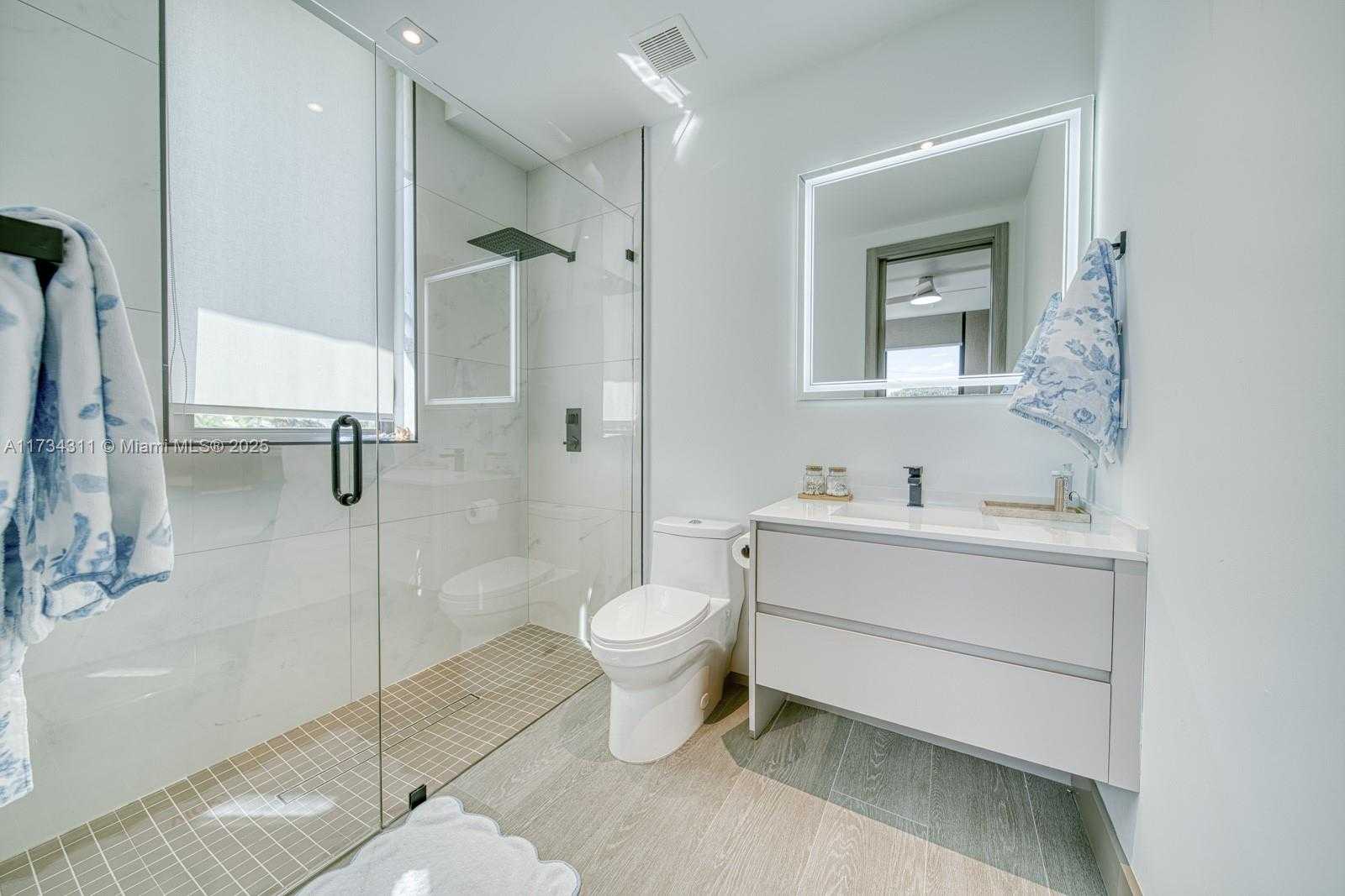 Small Image of 7520 WEST TREASURE DR, North Bay Village Number 18