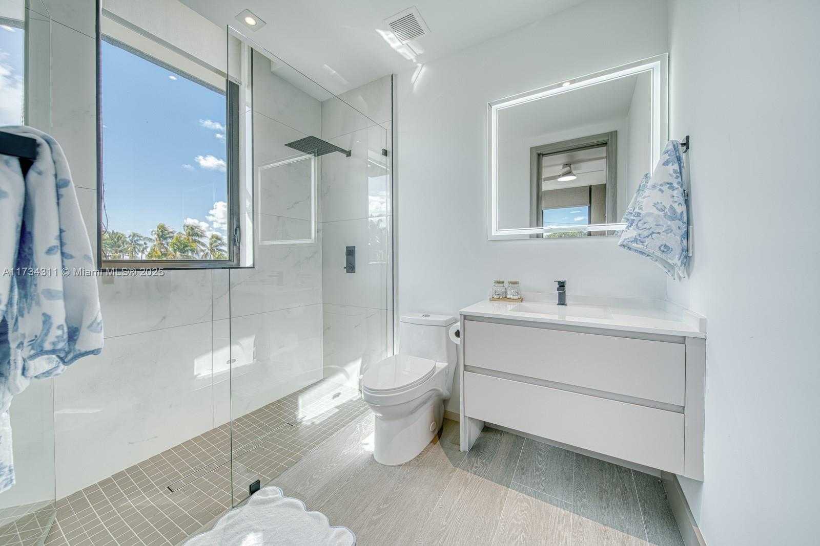 Small Image of 7520 WEST TREASURE DR, North Bay Village Number 19