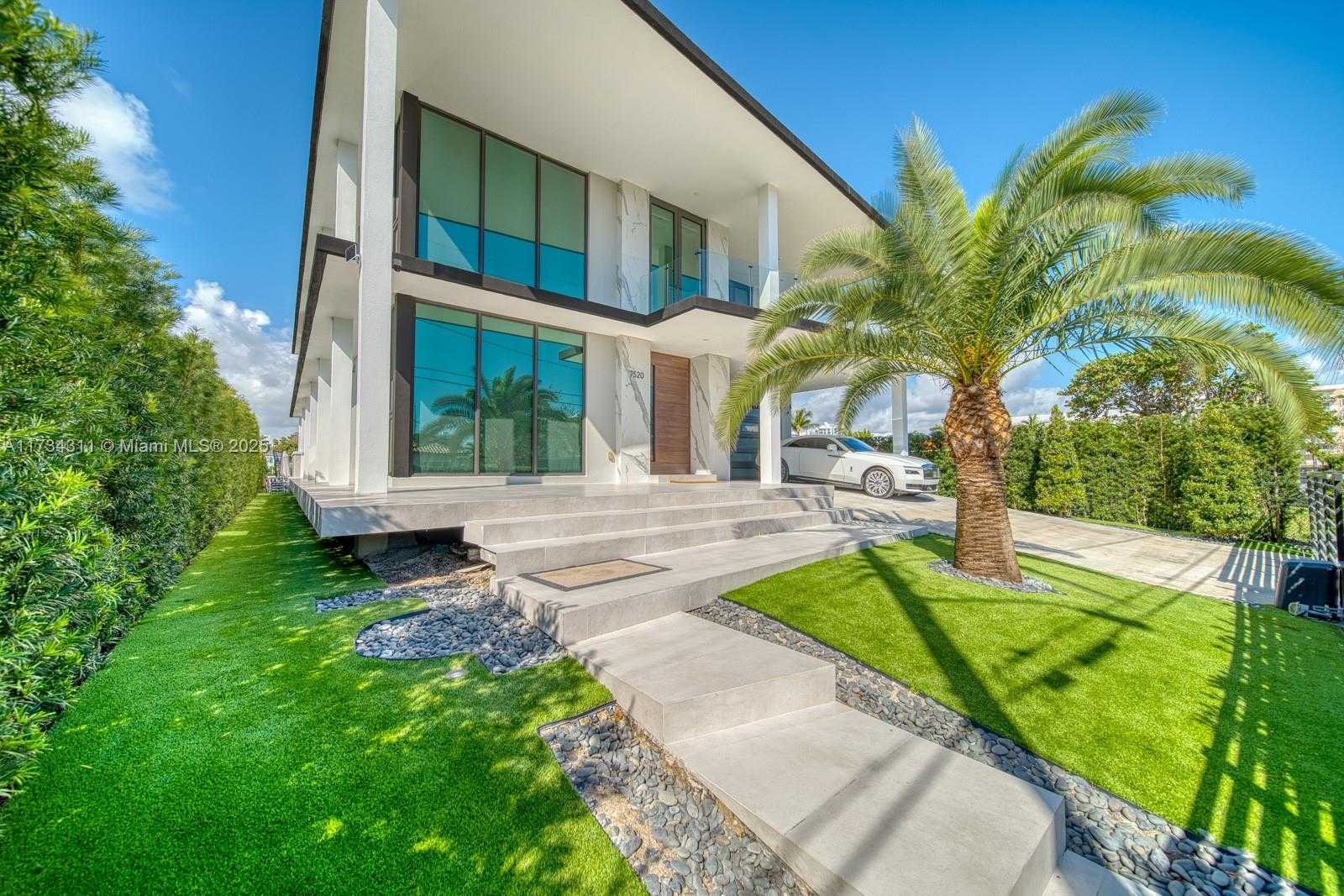 Small Image of 7520 WEST TREASURE DR, North Bay Village Number 2