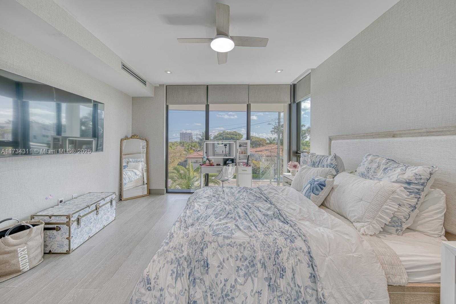Small Image of 7520 WEST TREASURE DR, North Bay Village Number 20