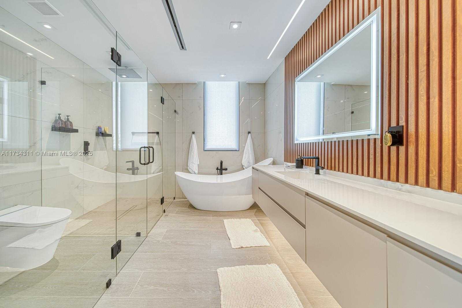 Small Image of 7520 WEST TREASURE DR, North Bay Village Number 23