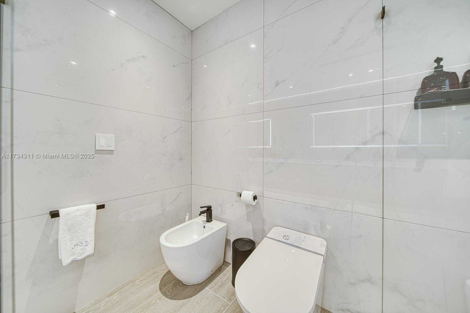 Small Image of 7520 WEST TREASURE DR, North Bay Village Number 25