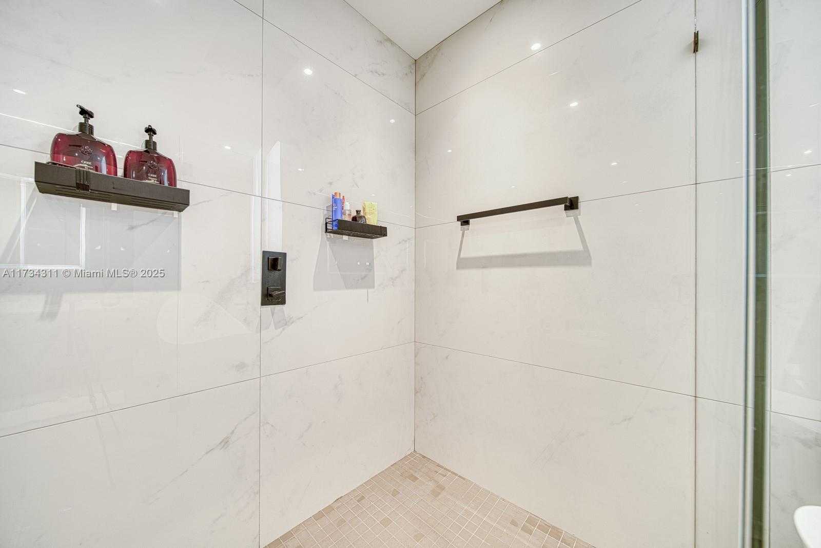 Small Image of 7520 WEST TREASURE DR, North Bay Village Number 26