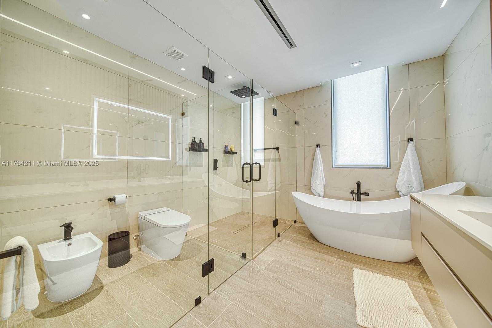 Small Image of 7520 WEST TREASURE DR, North Bay Village Number 27