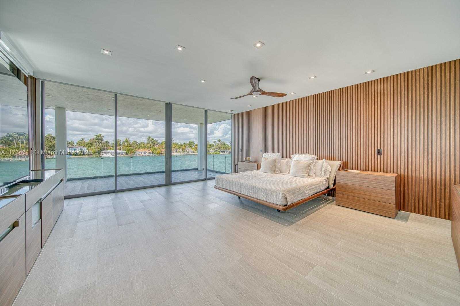 Small Image of 7520 WEST TREASURE DR, North Bay Village Number 28