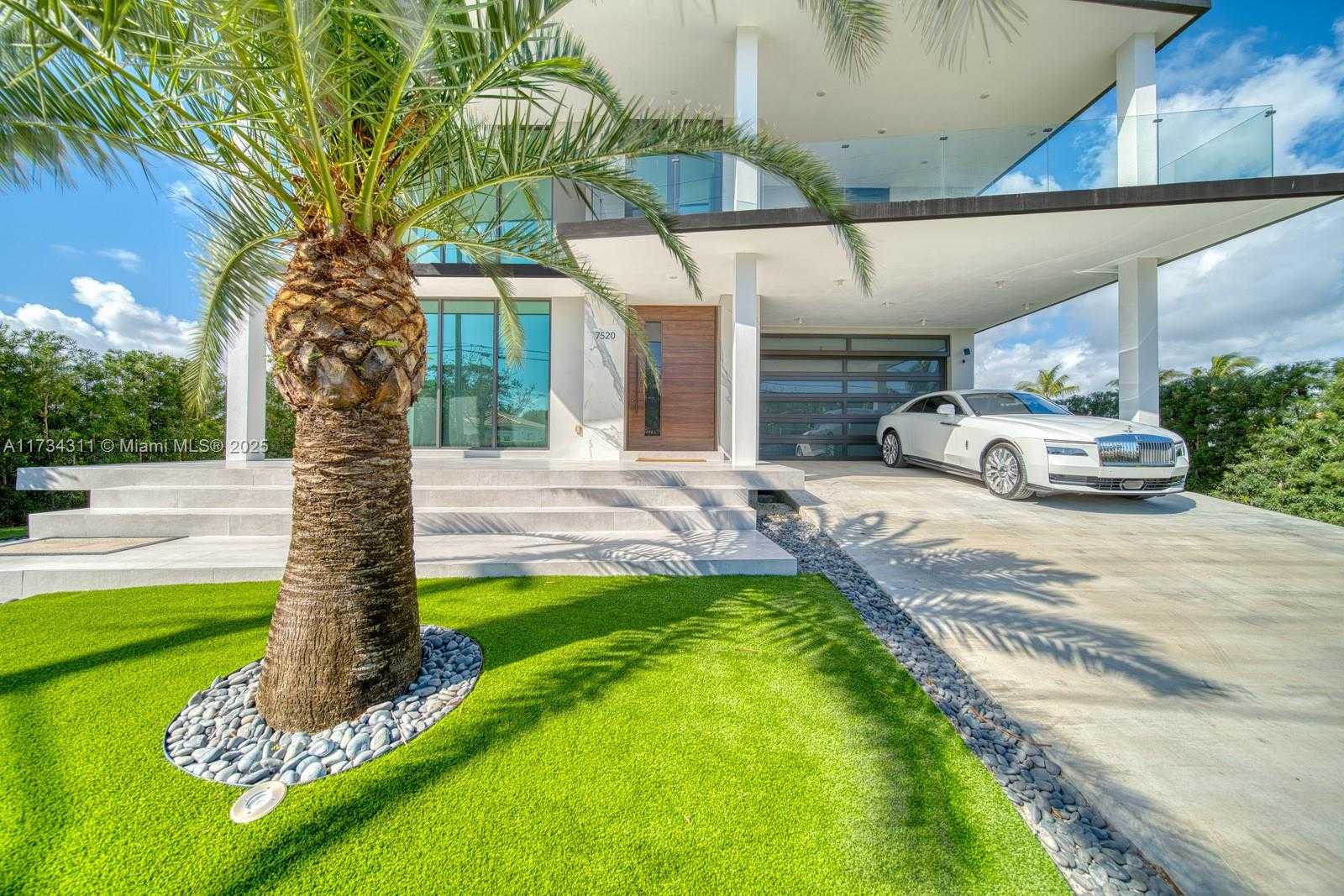 Small Image of 7520 WEST TREASURE DR, North Bay Village Number 3