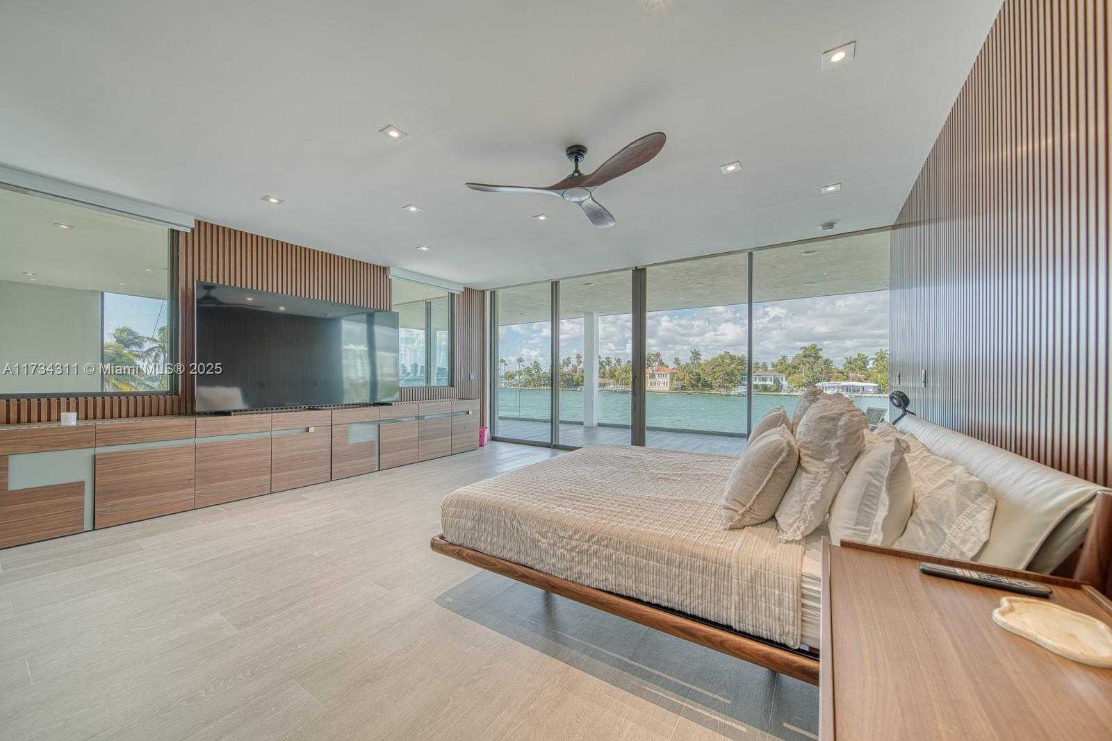 Small Image of 7520 WEST TREASURE DR, North Bay Village Number 30