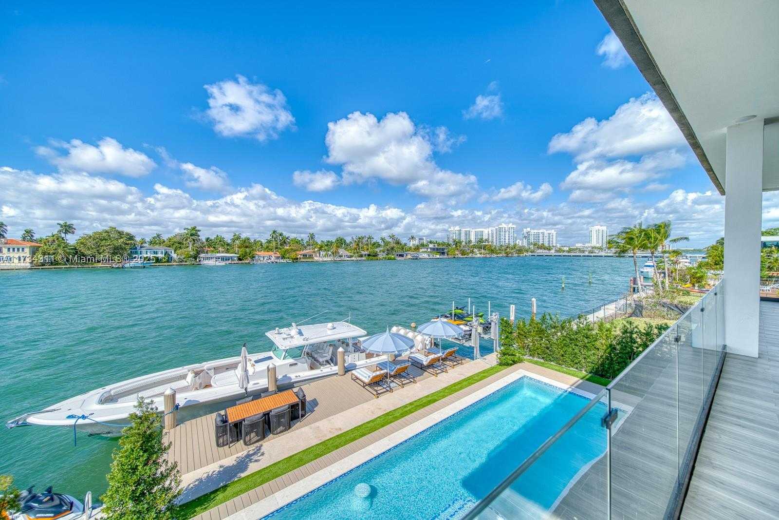 Small Image of 7520 WEST TREASURE DR, North Bay Village Number 36