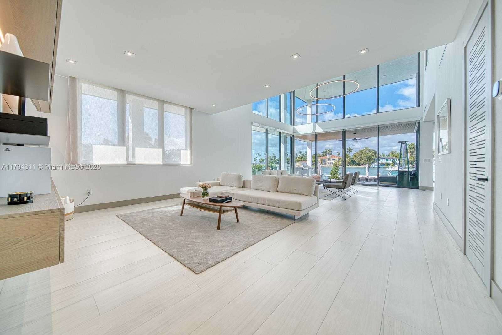 Small Image of 7520 WEST TREASURE DR, North Bay Village Number 37