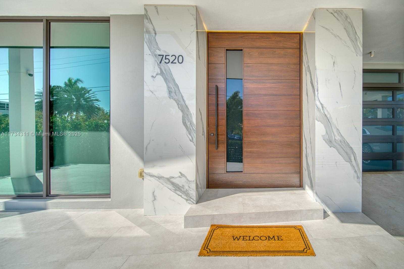 Small Image of 7520 WEST TREASURE DR, North Bay Village Number 4