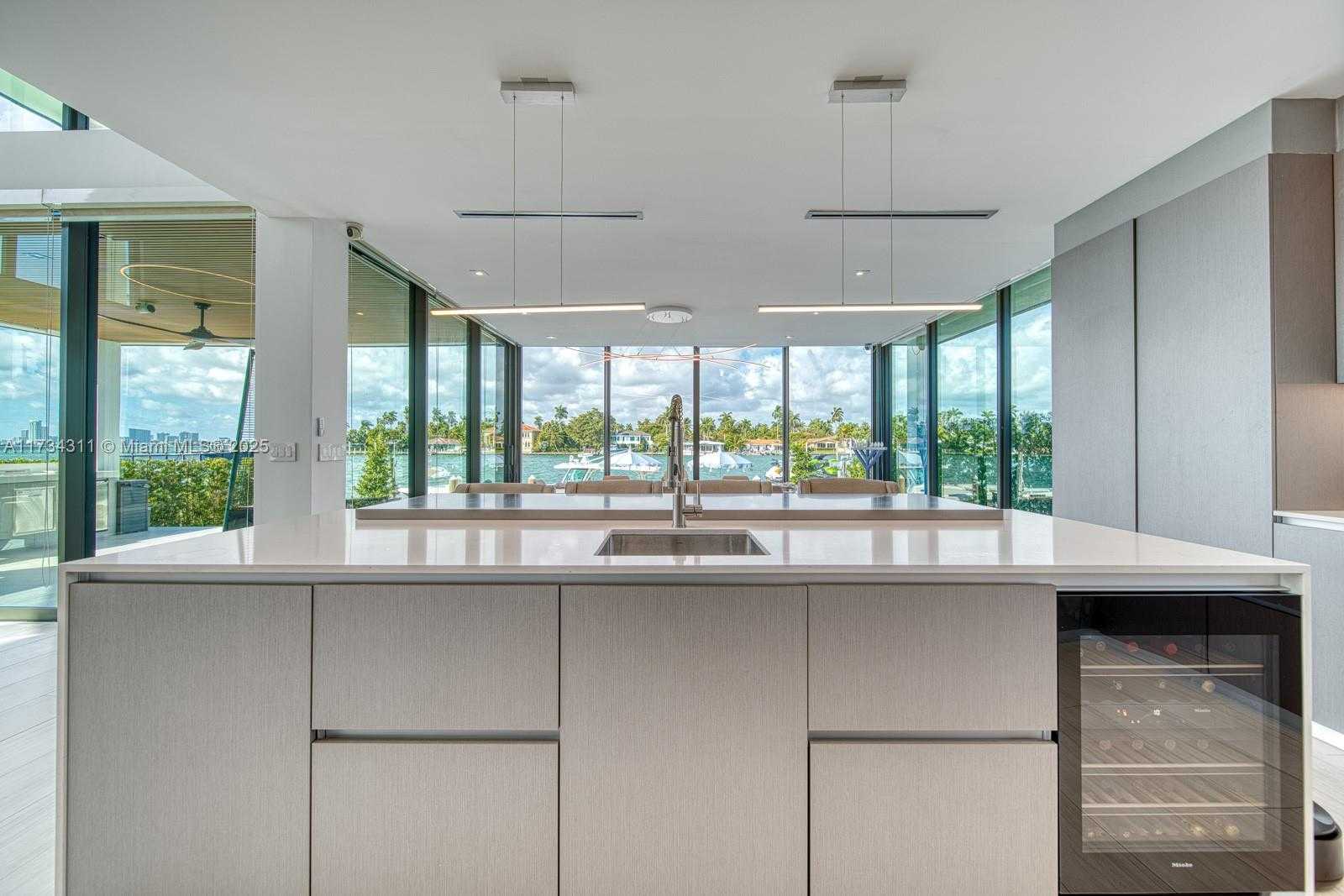 Small Image of 7520 WEST TREASURE DR, North Bay Village Number 46