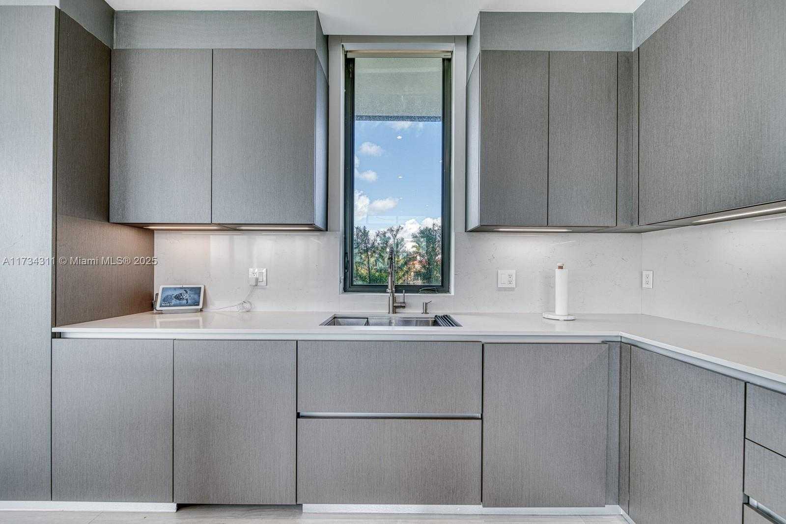 Small Image of 7520 WEST TREASURE DR, North Bay Village Number 48