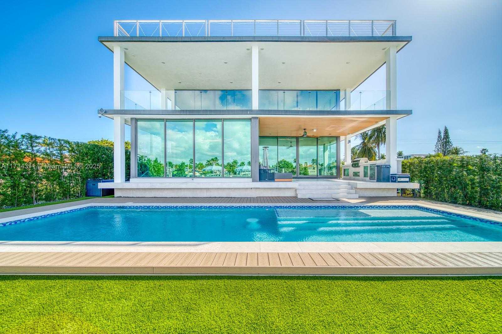 Small Image of 7520 WEST TREASURE DR, North Bay Village Number 55
