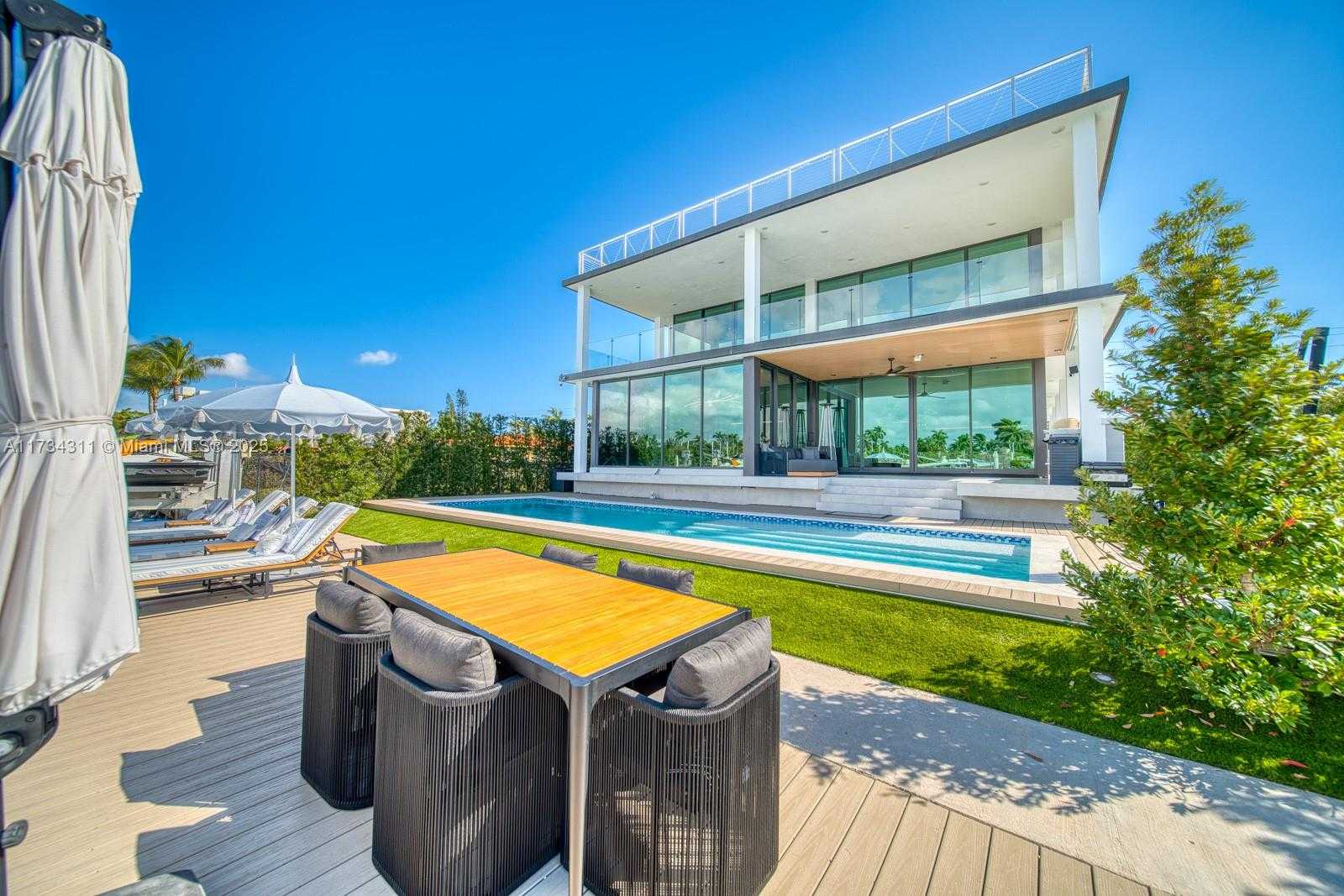Small Image of 7520 WEST TREASURE DR, North Bay Village Number 60