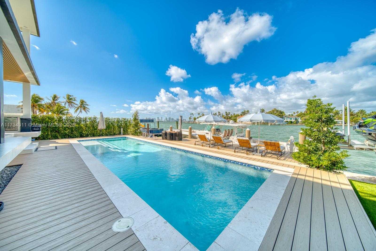 Small Image of 7520 WEST TREASURE DR, North Bay Village Number 62