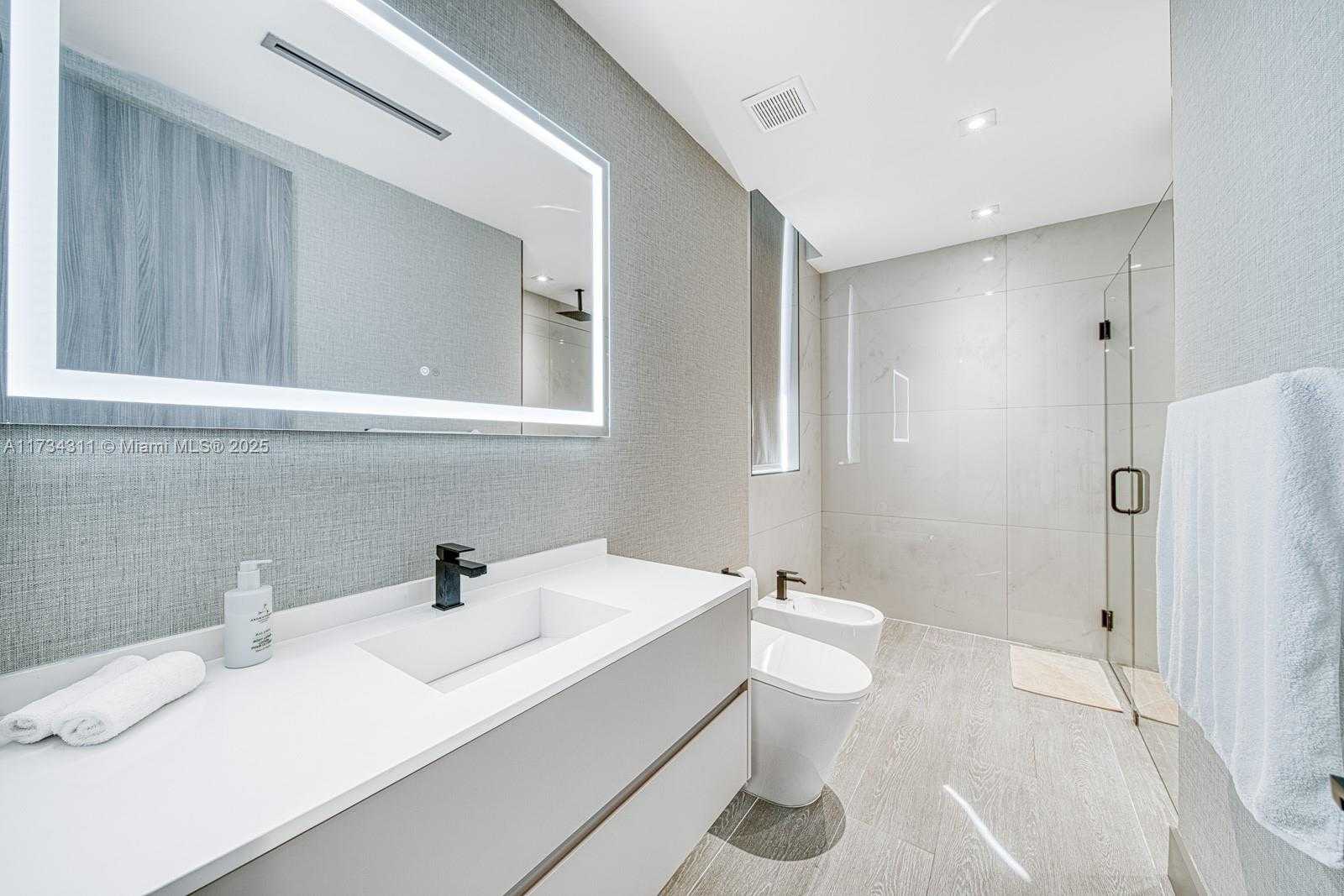 Small Image of 7520 WEST TREASURE DR, North Bay Village Number 7