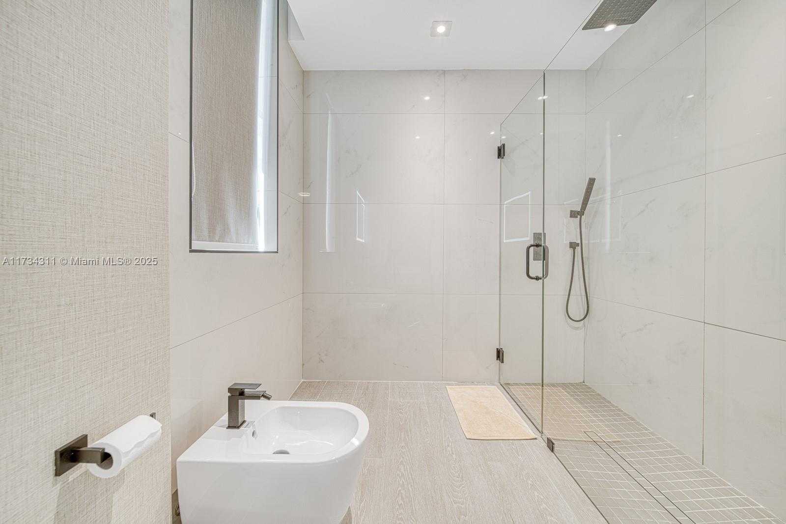 Small Image of 7520 WEST TREASURE DR, North Bay Village Number 8