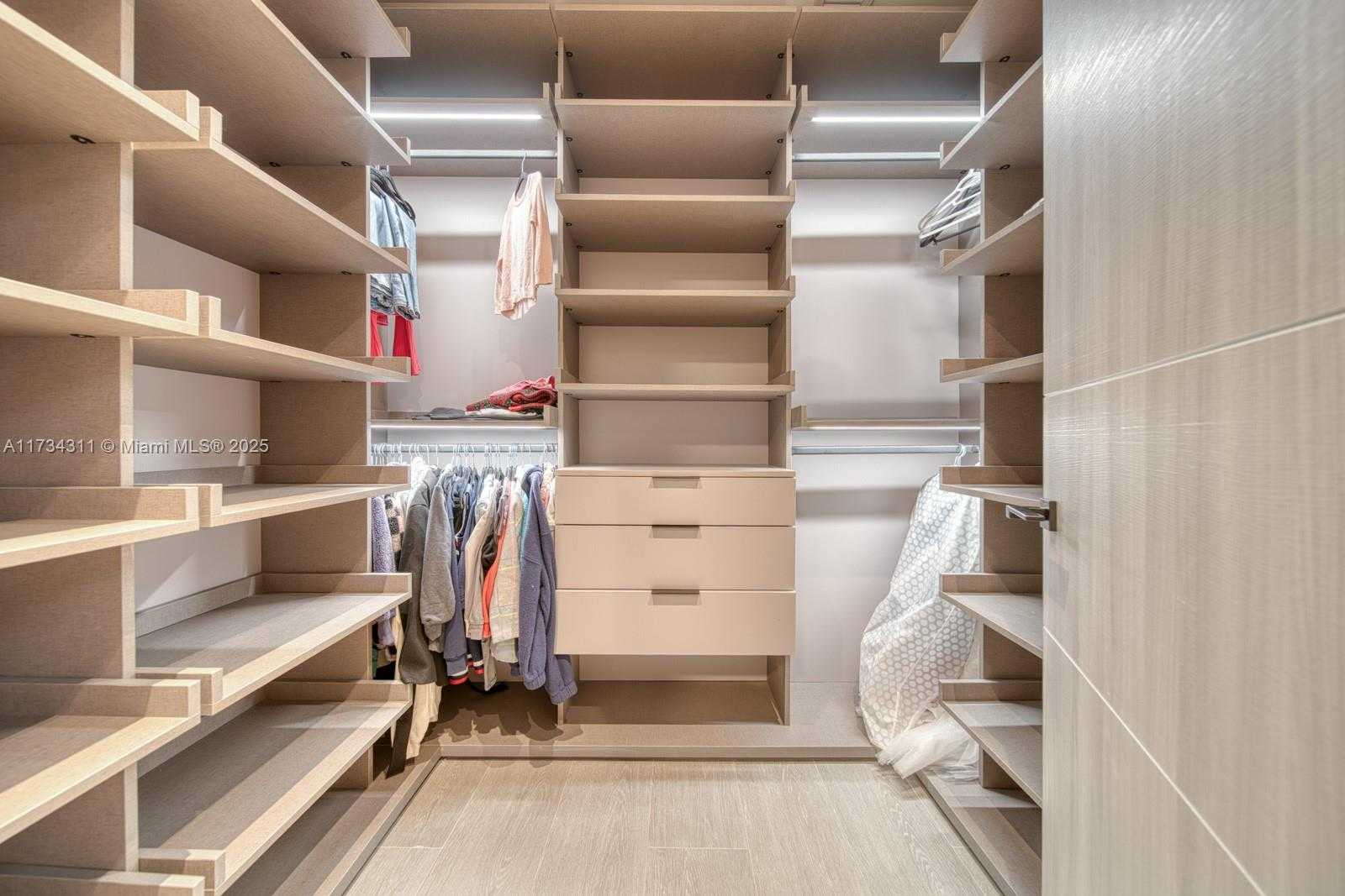 Small Image of 7520 WEST TREASURE DR, North Bay Village Number 9