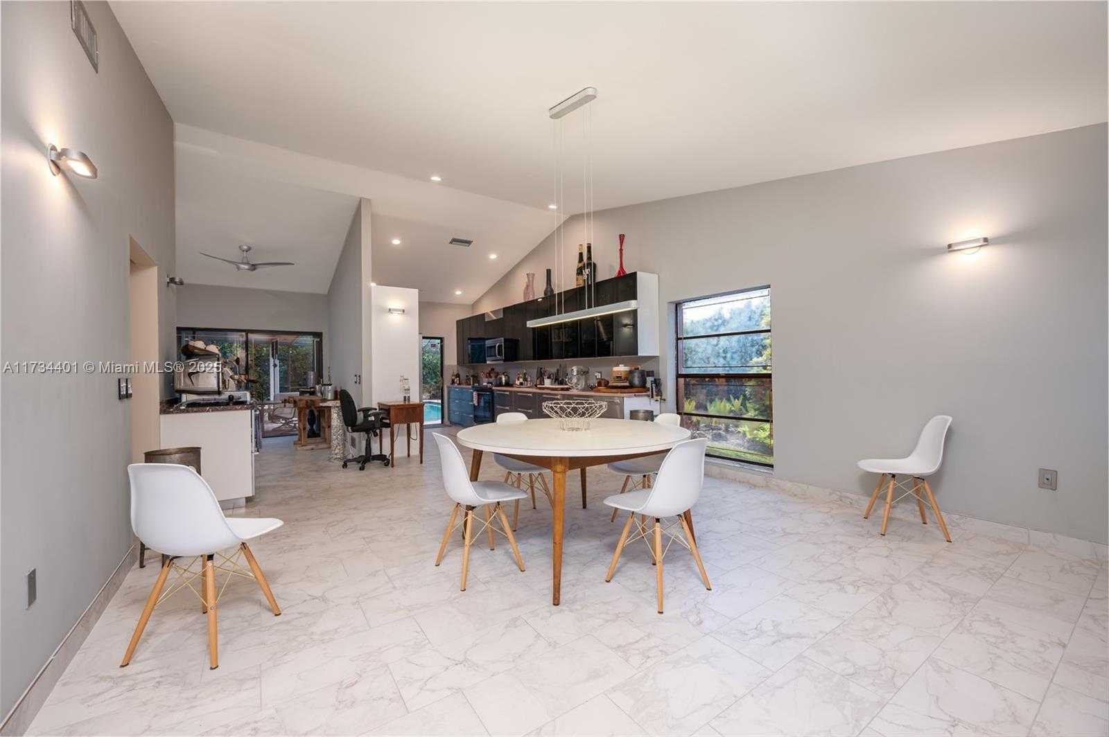 Small Image of 16796 ROYAL POINCIANA DR, Weston Number 10