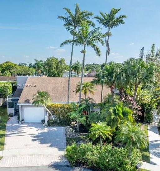 Small Image of 16796 ROYAL POINCIANA DR, Weston Number 2