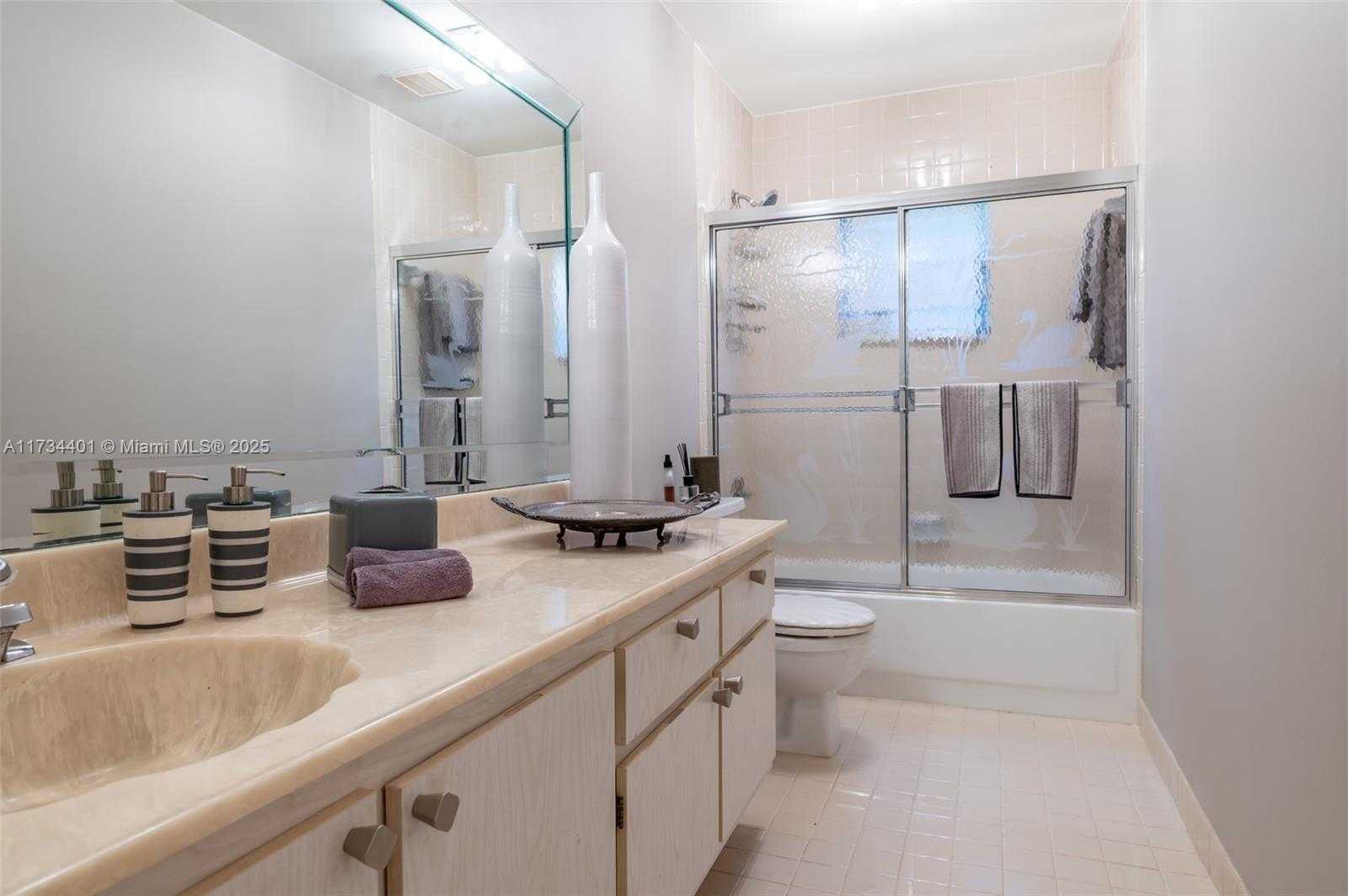 Small Image of 16796 ROYAL POINCIANA DR, Weston Number 20