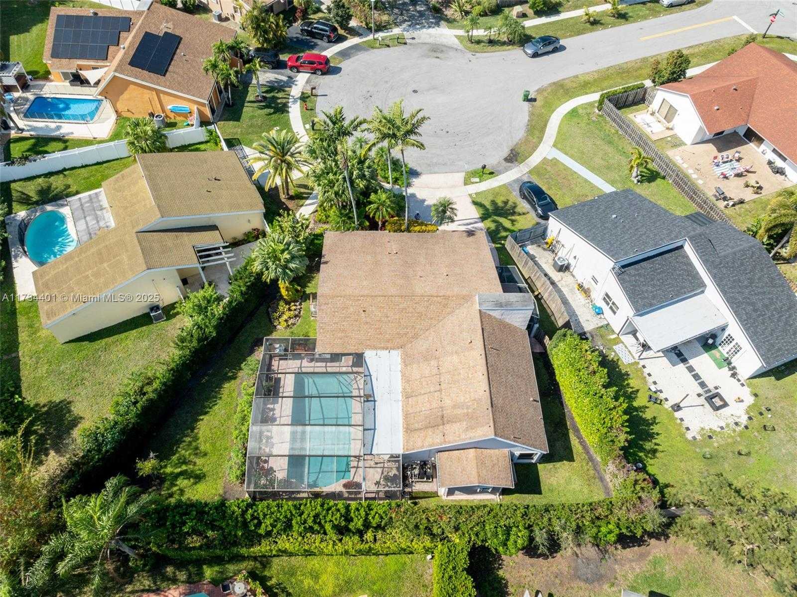Small Image of 16796 ROYAL POINCIANA DR, Weston Number 3