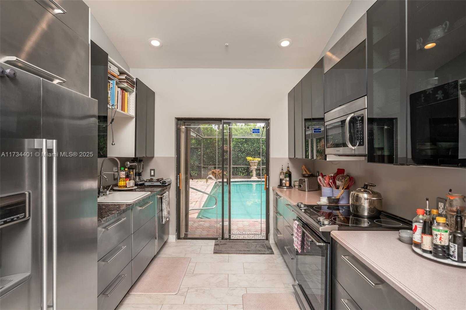 Small Image of 16796 ROYAL POINCIANA DR, Weston Number 6