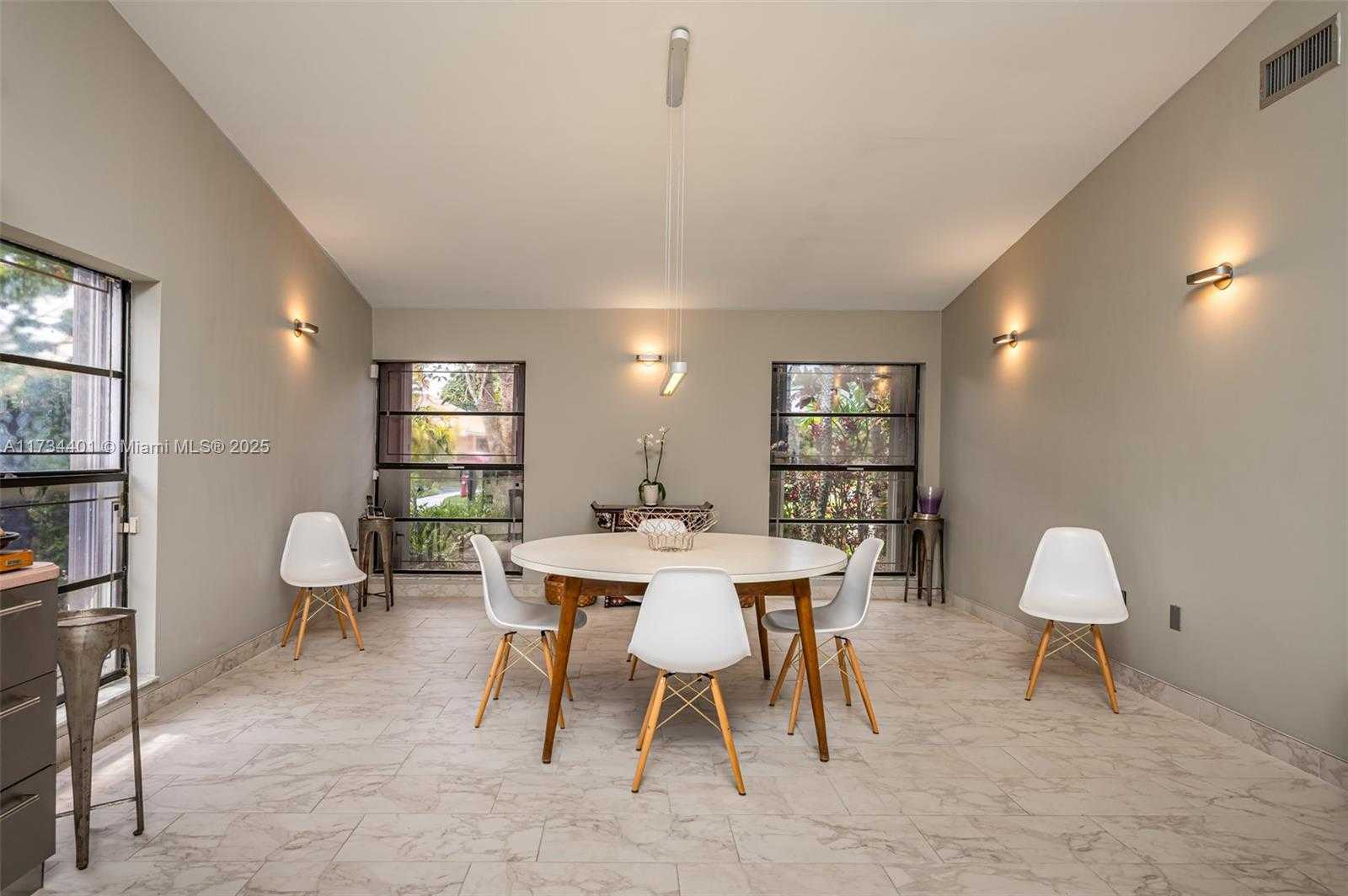 Small Image of 16796 ROYAL POINCIANA DR, Weston Number 9