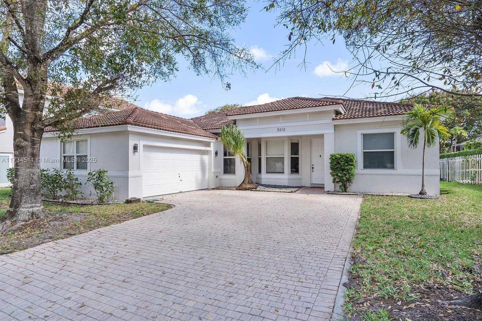 Small Image of 5312 SOUTH WEST 34TH WAY, Hollywood Number 2