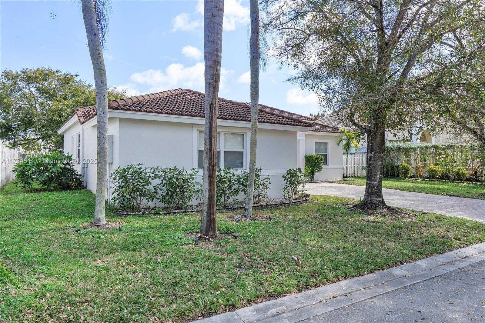 Small Image of 5312 SOUTH WEST 34TH WAY, Hollywood Number 3