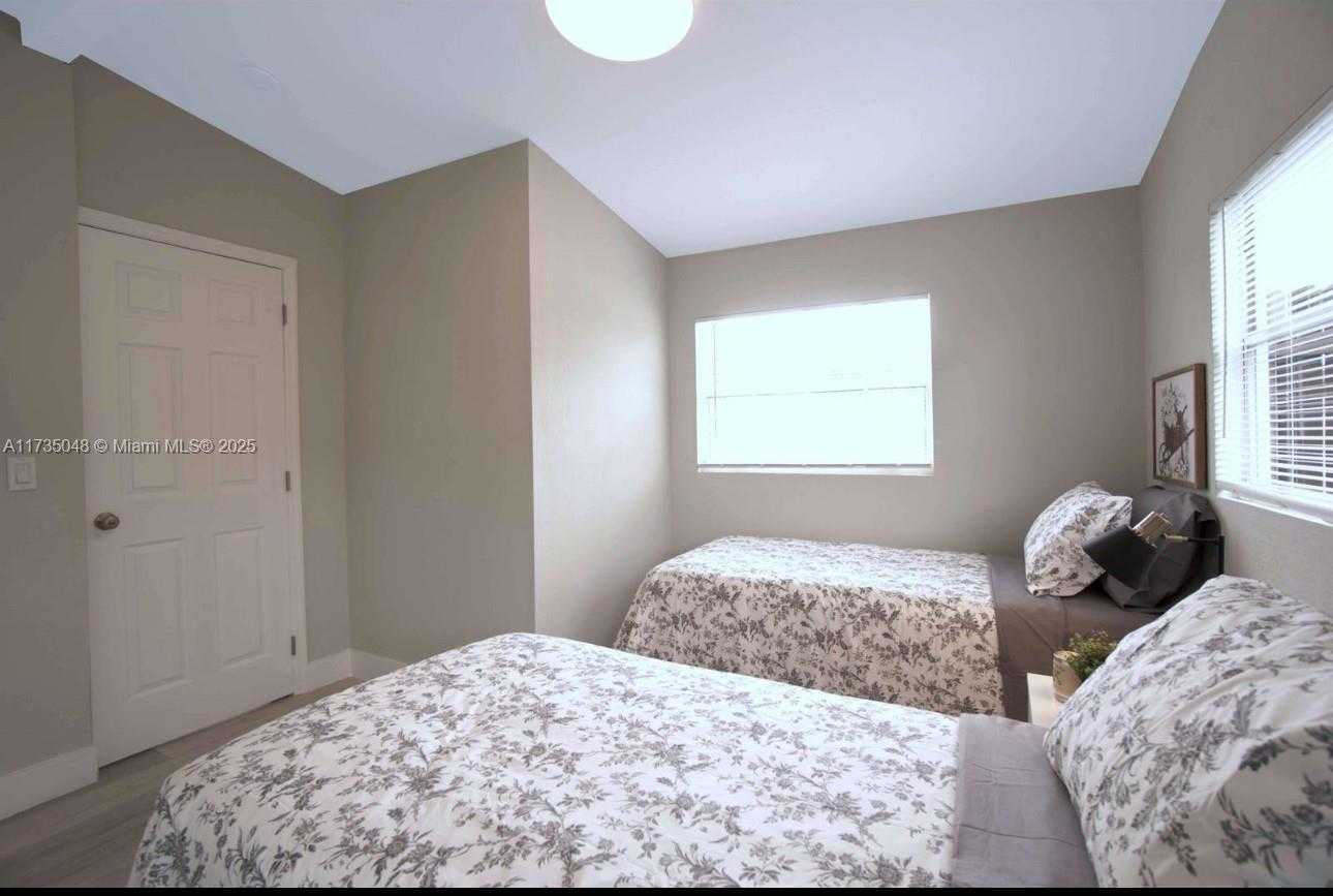Small Image of 4877 NORTH EAST 15TH AVE, Pompano Beach Number 10