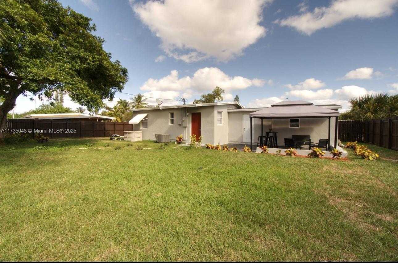 Small Image of 4877 NORTH EAST 15TH AVE, Pompano Beach Number 12