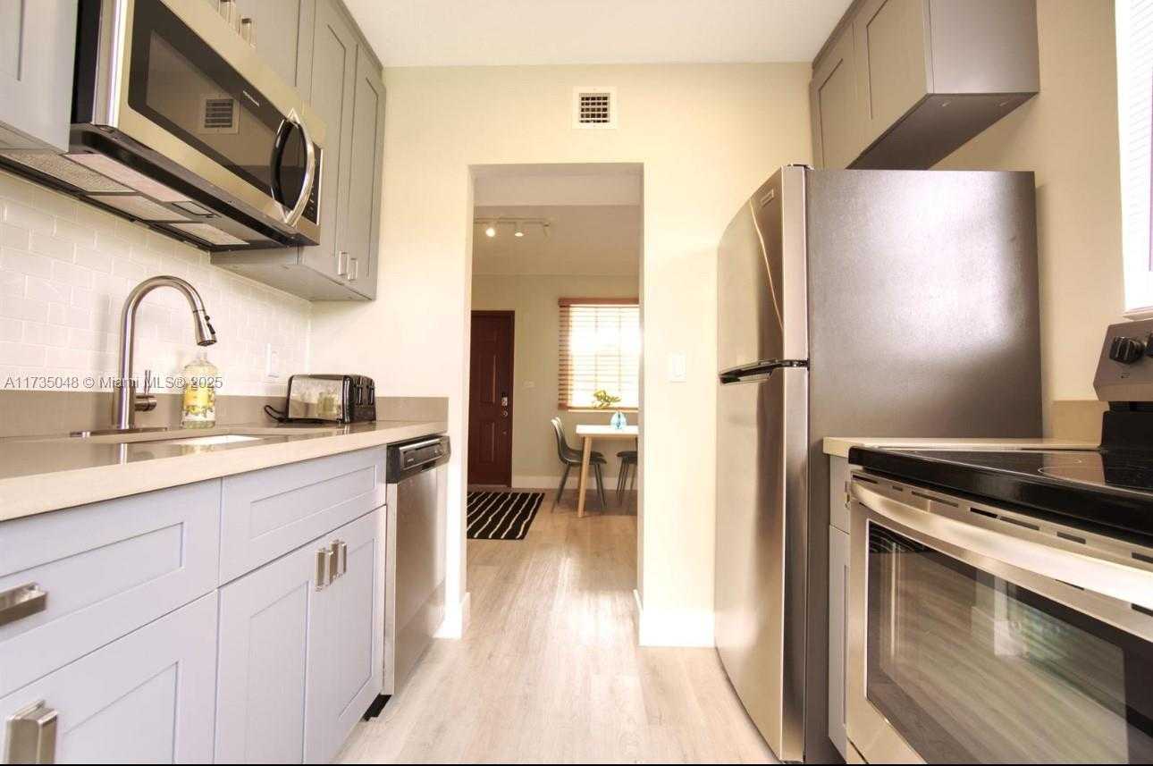 Small Image of 4877 NORTH EAST 15TH AVE, Pompano Beach Number 5