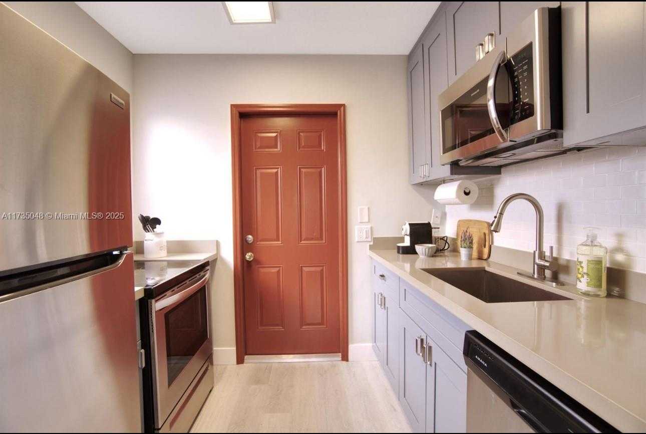 Small Image of 4877 NORTH EAST 15TH AVE, Pompano Beach Number 6