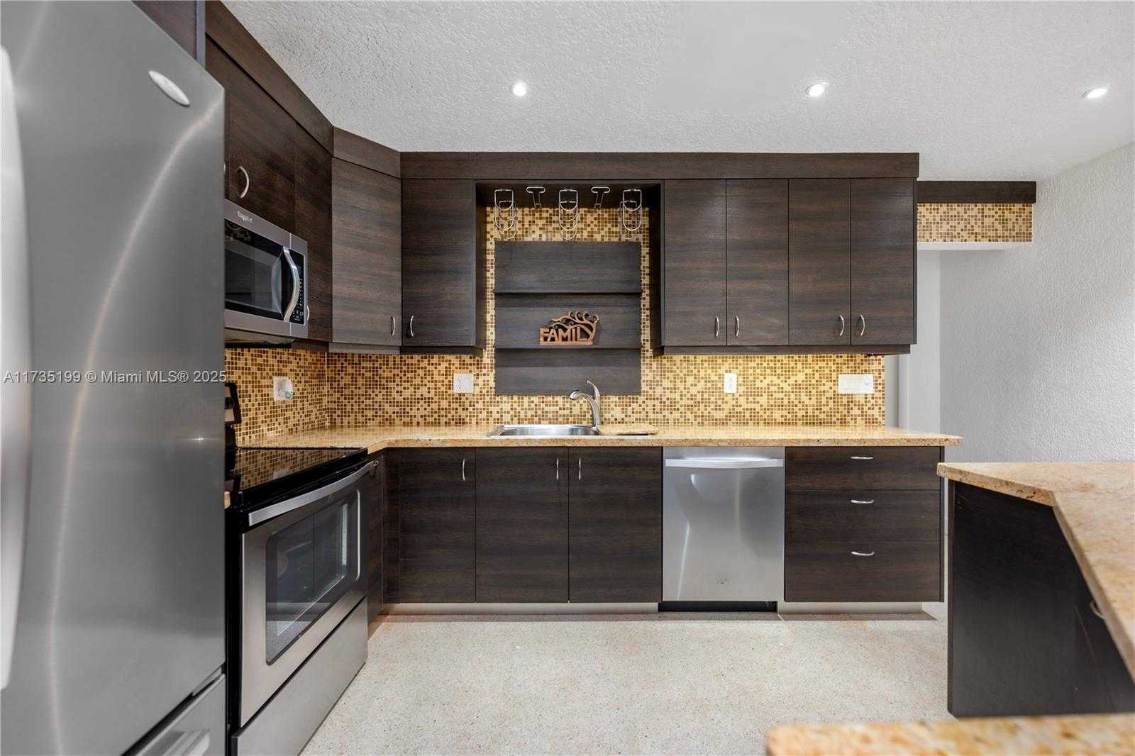Small Image of 1498 NORTH EAST 39TH ST, Oakland Park Number 13
