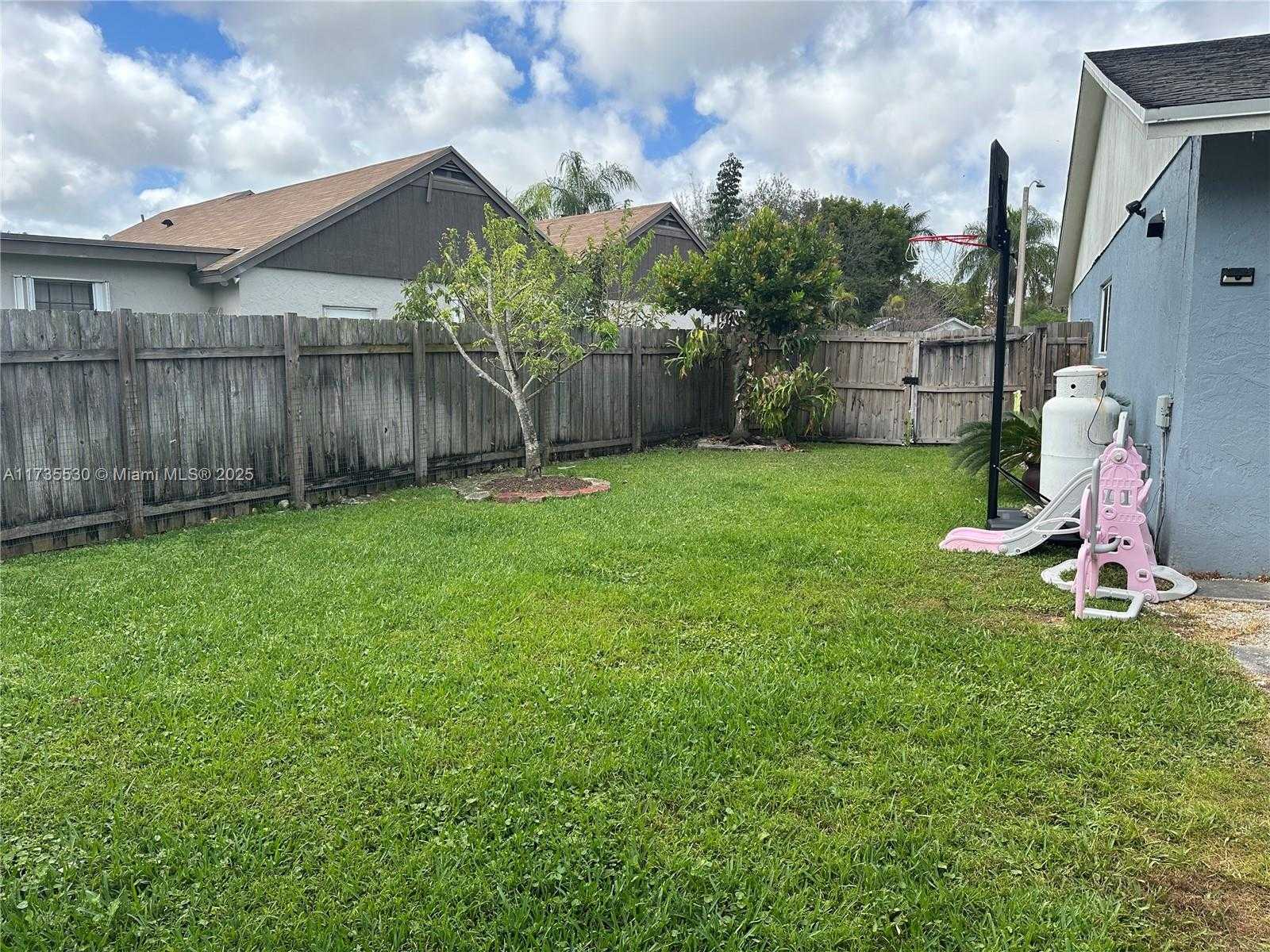 Small Image of 1614 NORTH GOLDENEYE LN, Homestead Number 23