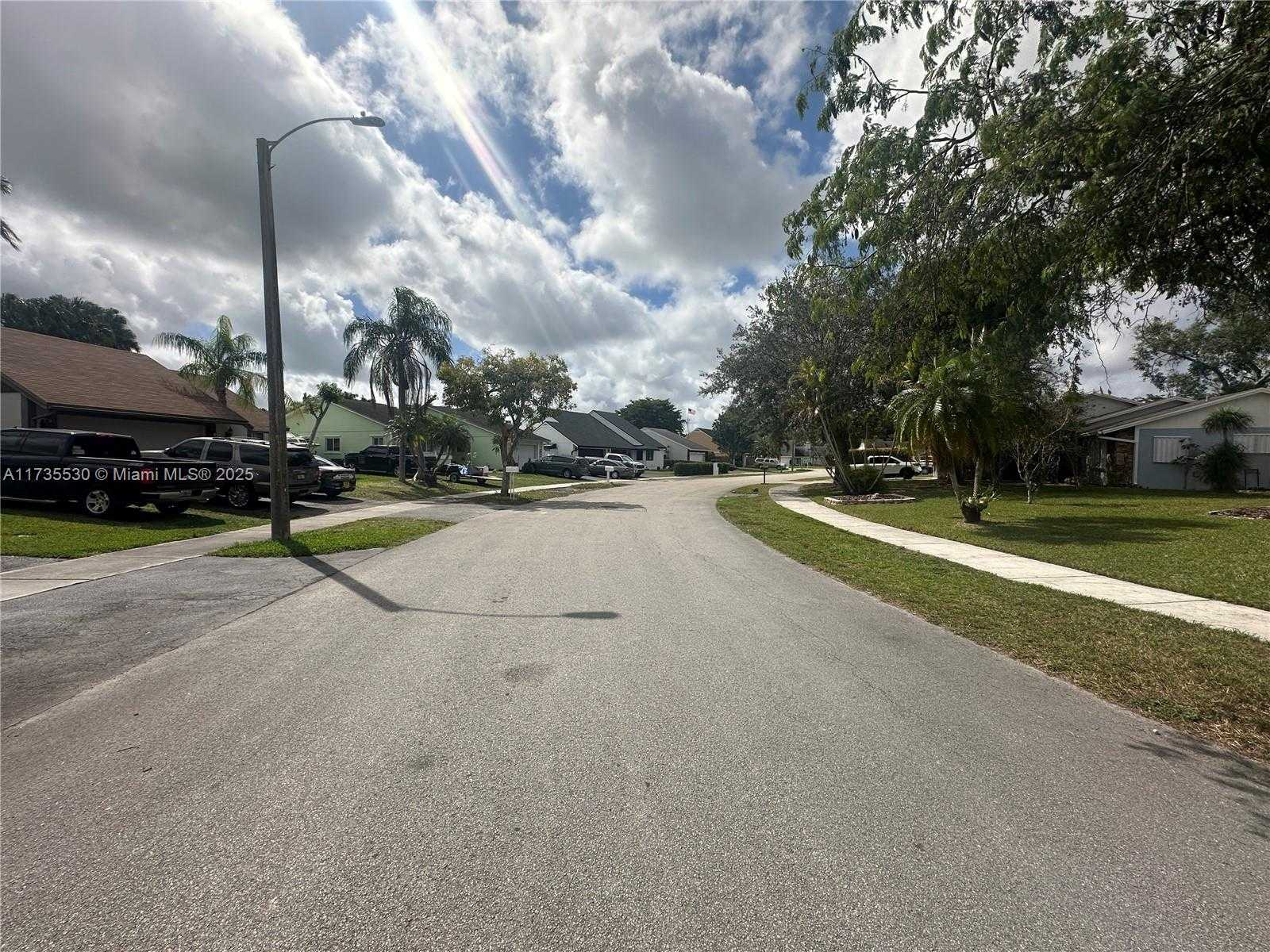 Small Image of 1614 NORTH GOLDENEYE LN, Homestead Number 28