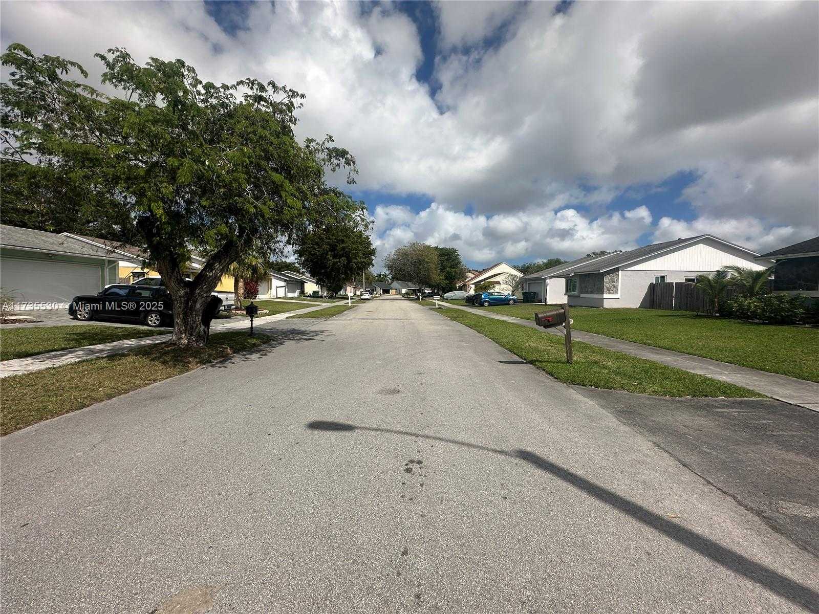 Small Image of 1614 NORTH GOLDENEYE LN, Homestead Number 29