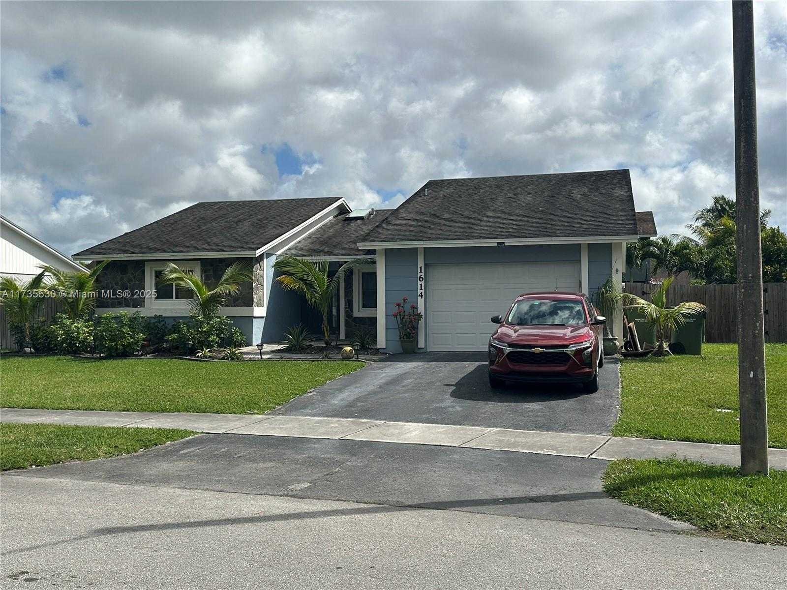 Small Image of 1614 NORTH GOLDENEYE LN, Homestead Number 3