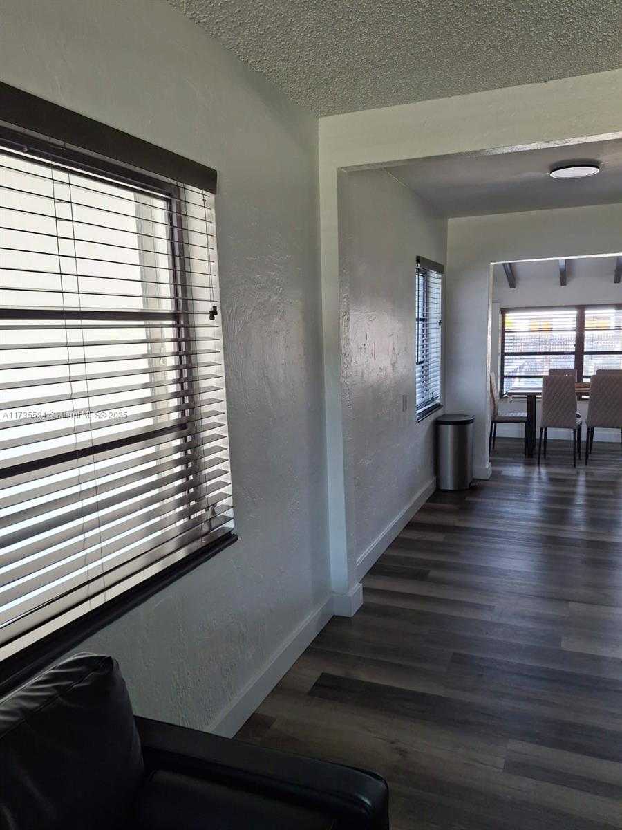 Small Image of 1435 Wiley St, Hollywood, FL 33020, USA Number 10