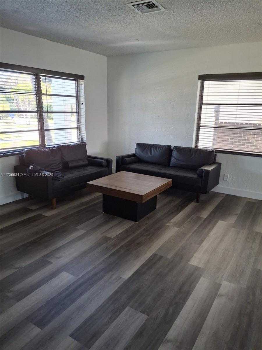 Small Image of 1435 Wiley St, Hollywood, FL 33020, USA Number 11