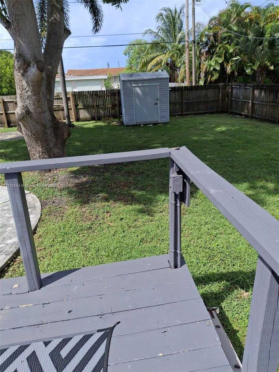 Small Image of 1435 Wiley St, Hollywood, FL 33020, USA Number 19