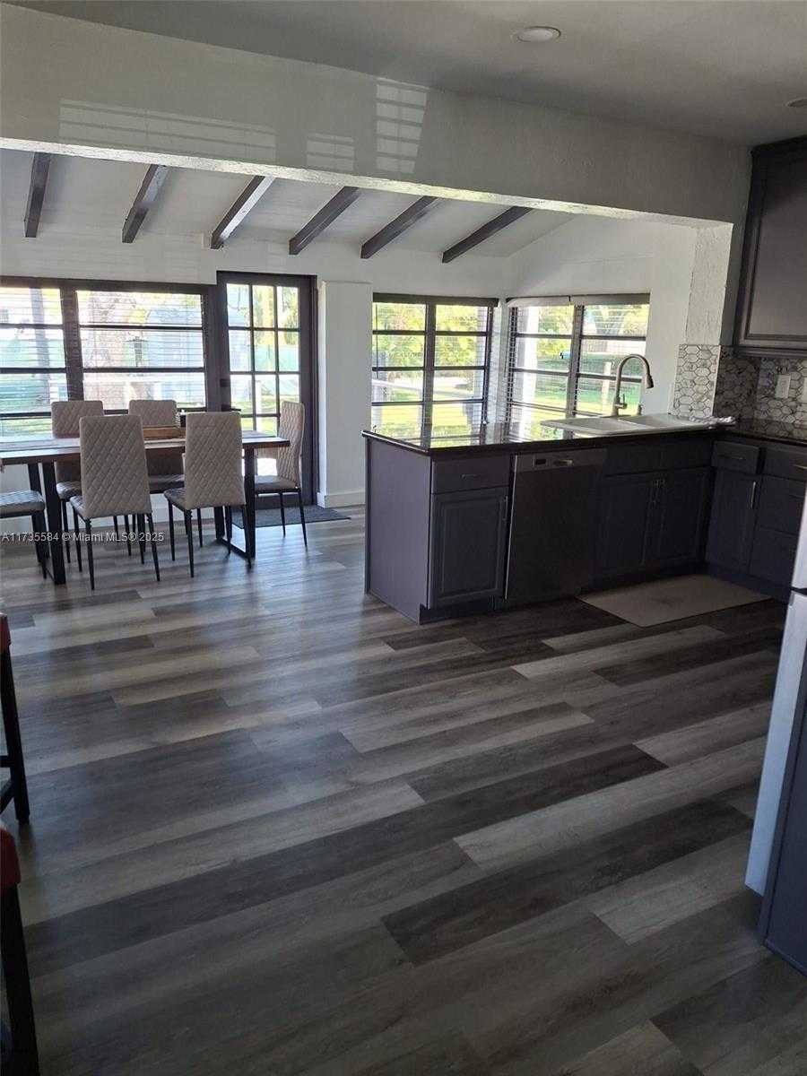 Small Image of 1435 Wiley St, Hollywood, FL 33020, USA Number 2